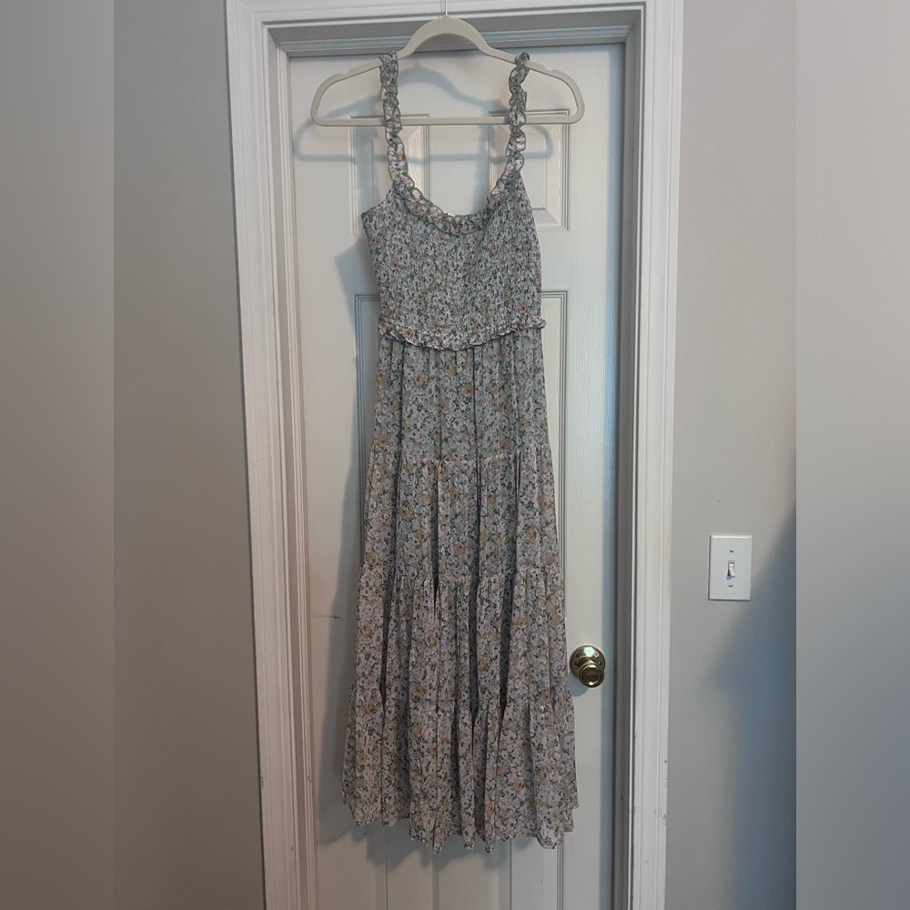 Astr the Label Floral Smocked Tiered Midi Dress (small)